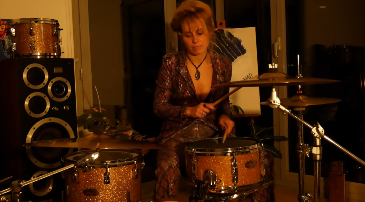 Caroline Mannina en session batterie